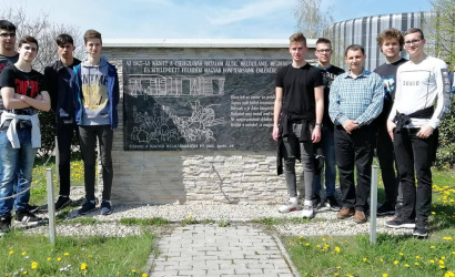 A szakközépiskolások is megemlékeztek a Felvidékről kitelepített magyarok emléknapján