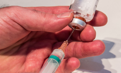 Kevés a fecskendő, kukába kerül a koronavírus elleni vakcina egy része