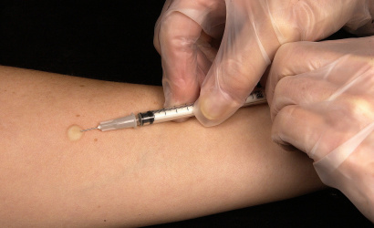 Az Európai Bizottság fontolóra veszi a vakcinák rendkívüli jóváhagyásának lehetőségét