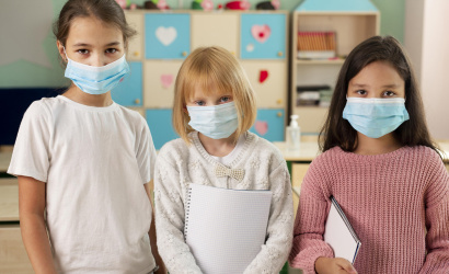 A gyerekek és a Covid. Hogyan lehet hozzájárulni a járvány elfojtásához az iskolákban?