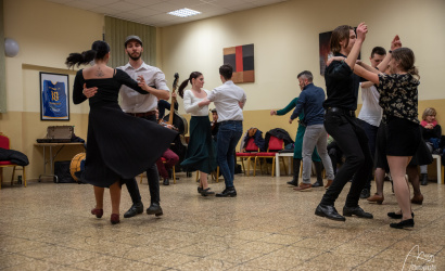 Újabb színfolt Sikabonyban: táncházat szerveztek