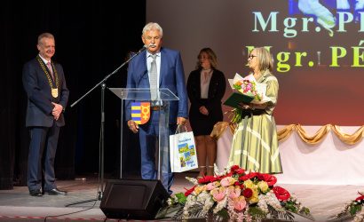 Polgármesteri díjban részesült Péntek Mária és Péntek István 