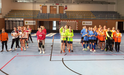 A Vámbéry nyerte a felsős lányok floorball versenyét