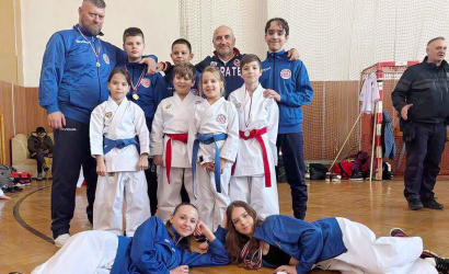 IPPON Karate Klub: Két tucatnál több érem Aranyosmarótról