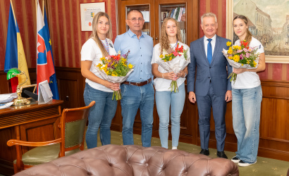 Az Európa-bajnok kézilabdásokat fogadta Hájos Zoltán