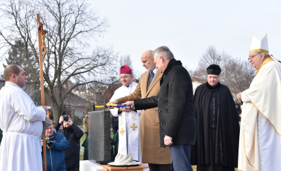 Letették az új dunaszerdahelyi Szent István-templom alapkövét – Történelmi pillanat a MOL Aréna mellett