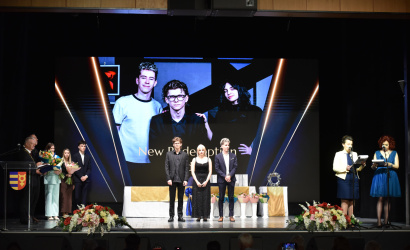 Pro Urbe Juvenis-díj a New Redemption Studiosnak – Szegfű Noel, Esztergályos Dominika és Soós Bertalan