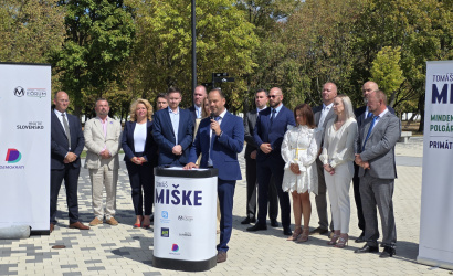 Négy szlovák párt – a Progresszív Szlovákia, az SaS, a Szlovákia Mozgalom és a Demokraták –, valamint a Magyar Fórum állít polgármesterjelöltet és képviselőjelölteket Dunaszerdahelyen
