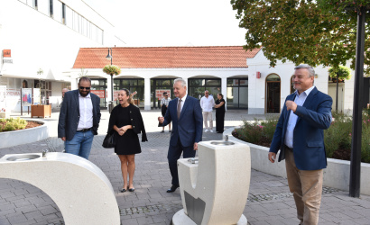 Zöldebb, élhetőbb közösségi térré vált a Vámbéry Ármin tér