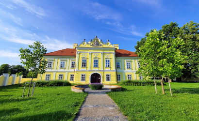 Felújítás miatt bezárt a Sárga kastély