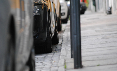 Kellett, de aztán mégsem – „parkolóügy” a Neratovice téren