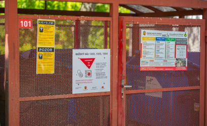 Rendeljen elektromágneses zárat a kukaketrecre