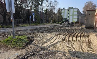 Zajlik a plusz parkolóhelyek kiépítése a Rózsaligetben