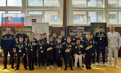 Taroltak a fiatal birkózók: 10 aranyérem és csapatgyőzelem Dunaszerdahelyen