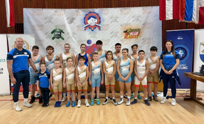 Sikeres szereplés Privigyén: két csapatsiker és 11 érem a Gaál Wrestling Team mérlegén