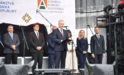 Az új kenyér megáldásával és ünnepi köszöntőkkel nyitották meg a 44. Csallóközi Vásárt