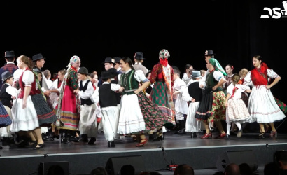 Embedded thumbnail for A sétatéren táncolva mutatták be tudásukat a gyermekcsoportok