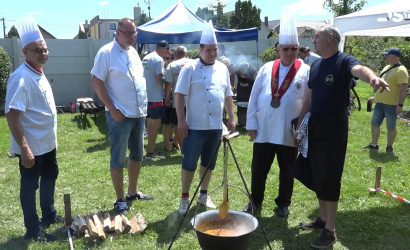 Embedded thumbnail for Tizenkét csapat vett részt a jubileumi sikabonyi főzőversenyen