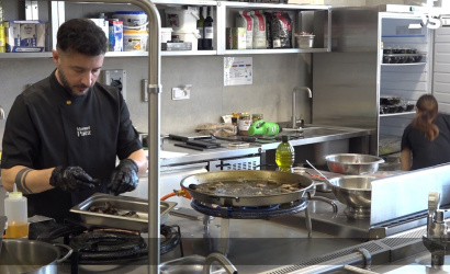 Embedded thumbnail for A leghíresebb spanyol étel elkészítését mutatta be a mesterszakács