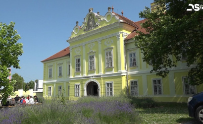 Embedded thumbnail for Az udvari muzsika idén már új helyszínen várja a zenekedvelőket
