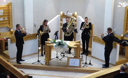 Embedded thumbnail for Rézfúvós együttes adott koncertet egy református istentiszteleten