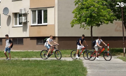 Embedded thumbnail for Júniusban nálunk is sokan mennek kerékpárral munkába vagy iskolába