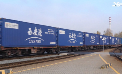 Embedded thumbnail for Több száz tonna ásványvízzel indult Kínába a vonat