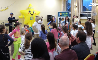 Embedded thumbnail for A Glamour zenekar koncertje a Csillagföldre repítette a gyerekeket