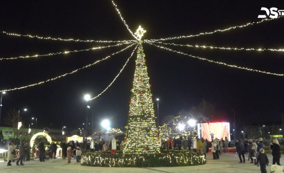 Embedded thumbnail for Első adventi hétvége a karácsonyi vásárok és a gyertyagyújtások jegyében