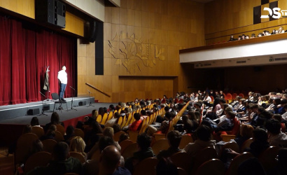 Embedded thumbnail for Versvándor, versvadászat és közös szavalat a magyar költészet napján