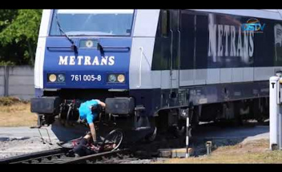 Embedded thumbnail for Bemutatták, milyen tragikus következményekkel jár, ha a vonat elgázolja a kerékpárost
