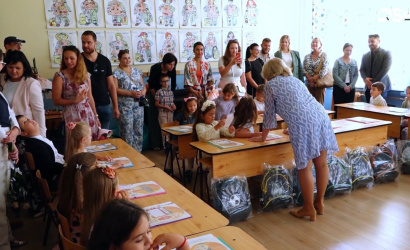 Embedded thumbnail for Becsengettek: ünnepélyes keretek között elkezdődött az új tanév