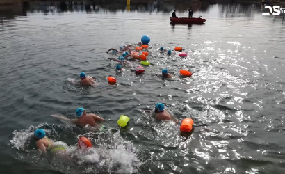 Embedded thumbnail for Több mint száz úszó versenyzett a nyolc fokos vízben