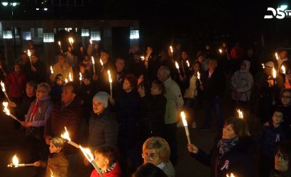 Embedded thumbnail for Szavalás, iskolai műsor és fáklyás felvonulás a magyar nemzeti ünnepen