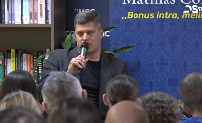 Embedded thumbnail for Sport és diplomácia mesterfokon – az olimpiai bajnok Gyurta Dániel városunkban járt