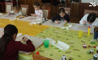 Embedded thumbnail for Selyemképfestés a tavaszi szünetben