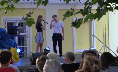 Embedded thumbnail for Ezúttal fiatal tehetségeket láthatott a közönség a múzeum udvarán