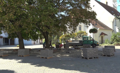 Embedded thumbnail for Elkezdődött a Vámbéry tér felújítása, amely az eddiginél zöldebbé válik