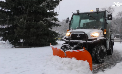 Embedded thumbnail for A tél első nagyobb havazása sok munkát adott az útkarbantartóknak
