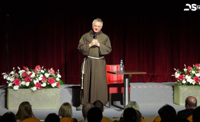 Embedded thumbnail for Böjte Csaba ferences rendi szerzetes telt házas előadása a kultúrházban