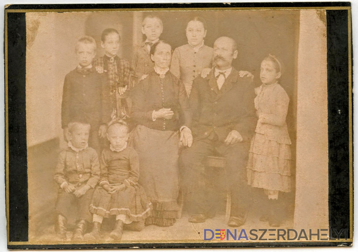 Az egyik legkorábbi, bizonyosan „dunaszerdahelyi” illetőségű fotográfus által készített felvétel (Csaplár Benedek Adattár) Az első dunaszerdahelyi fotográfus