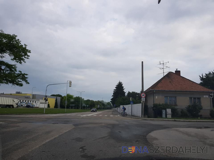 Közlekedjenek körültekintően a Kisudvarnoki úti kereszteződésnél