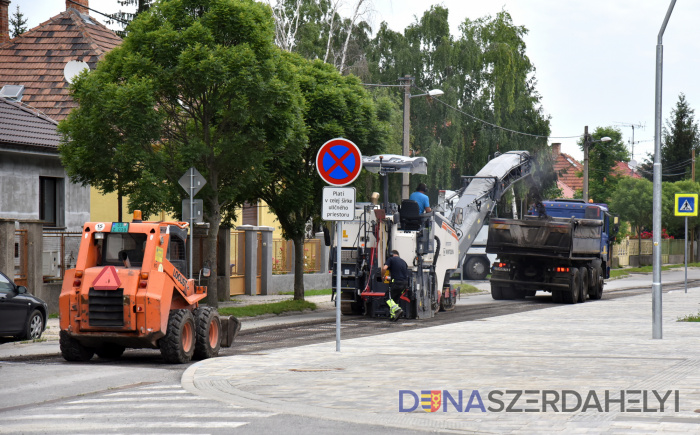 Zajlik a Sport utca felújítása – videóval