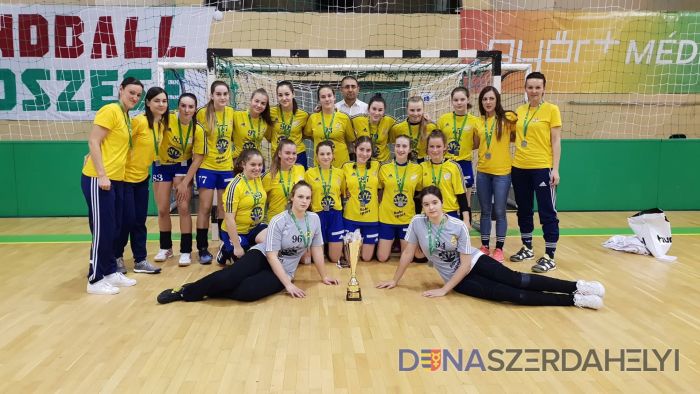 Utánpótlás tornákon jártak a kézilabdás lányok