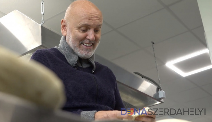 Így készíti a lángost Világi Oszkár - VIDEÓ