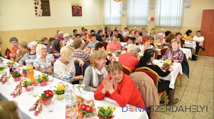 Nőnap Sikabonyban