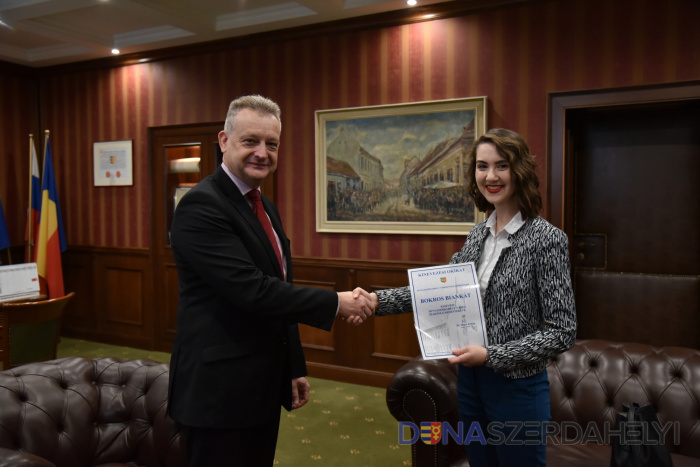 Nagy Attila felvételei Átvette kinevezését az új diákpolgármester