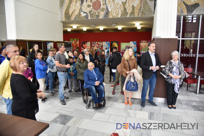 A kultúra áttörheti a falakat