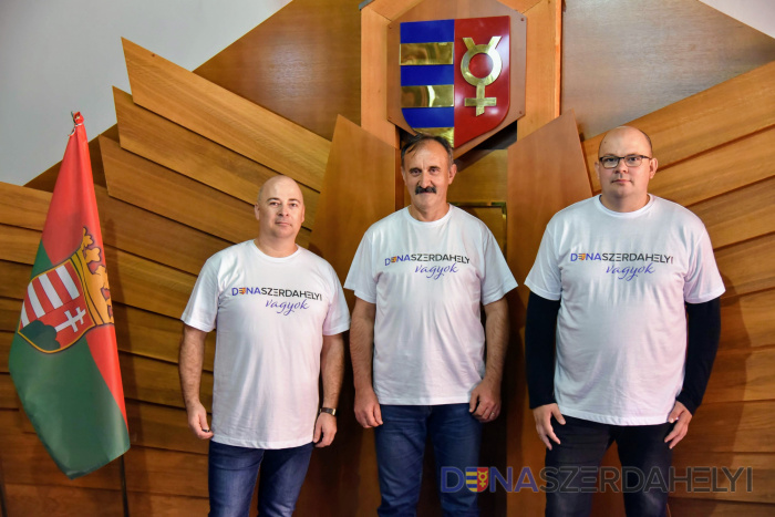 Nagy Attila főszerkesztő, A.Szabó László alpolgármester és Rajkovics Péter igazgató Új igazgató és új főszerkesztő a városi médiában