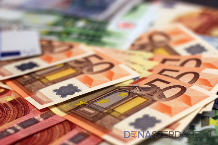 Illusztrációs felvétel, Pixabay.com Jóváhagyta a kormány a jövő évi 623 eurós minimálbért